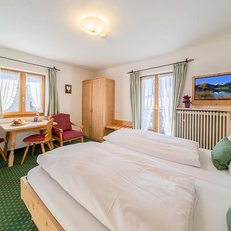 Fruehstueckspension Gaestehaus Zum Weissen Roessl Wallgau Exteriér fotografie