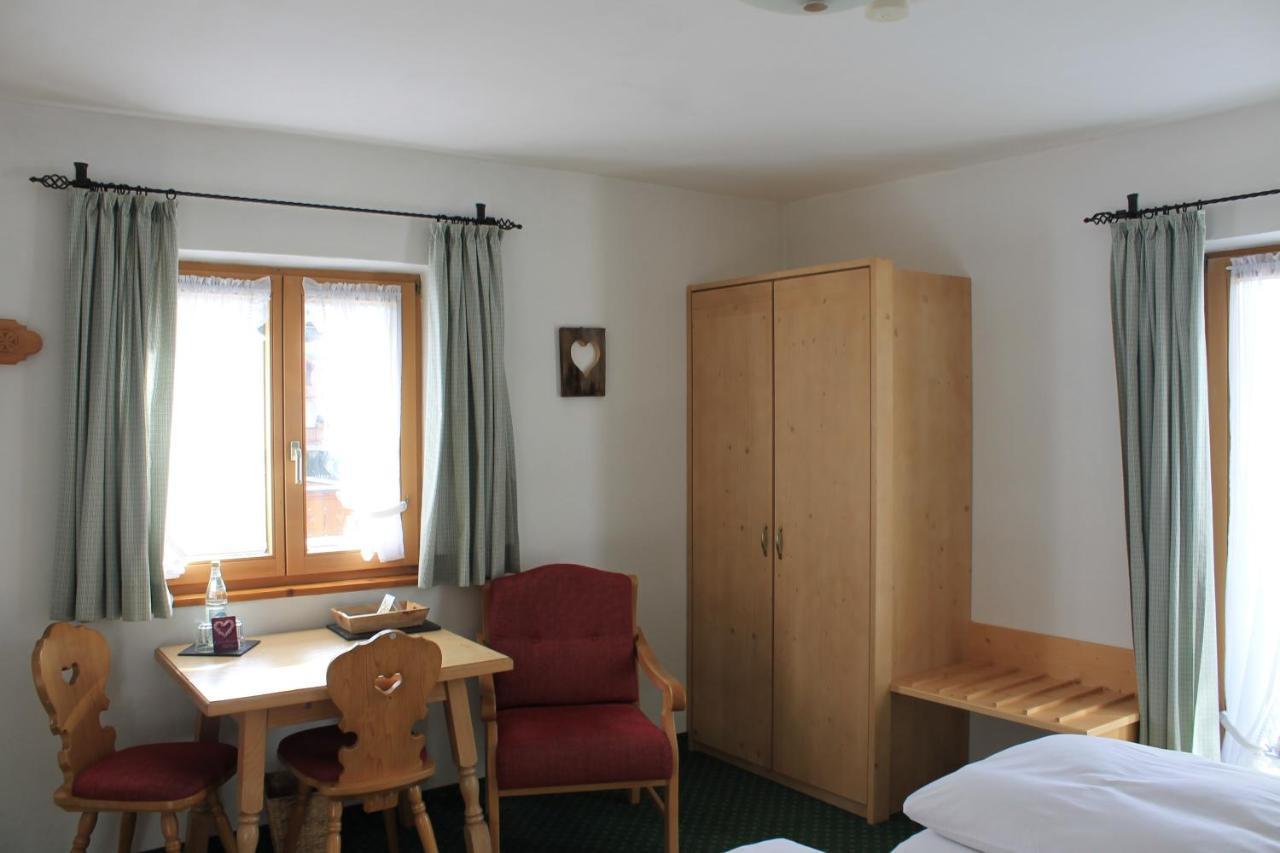 Fruehstueckspension Gaestehaus Zum Weissen Roessl Wallgau Exteriér fotografie