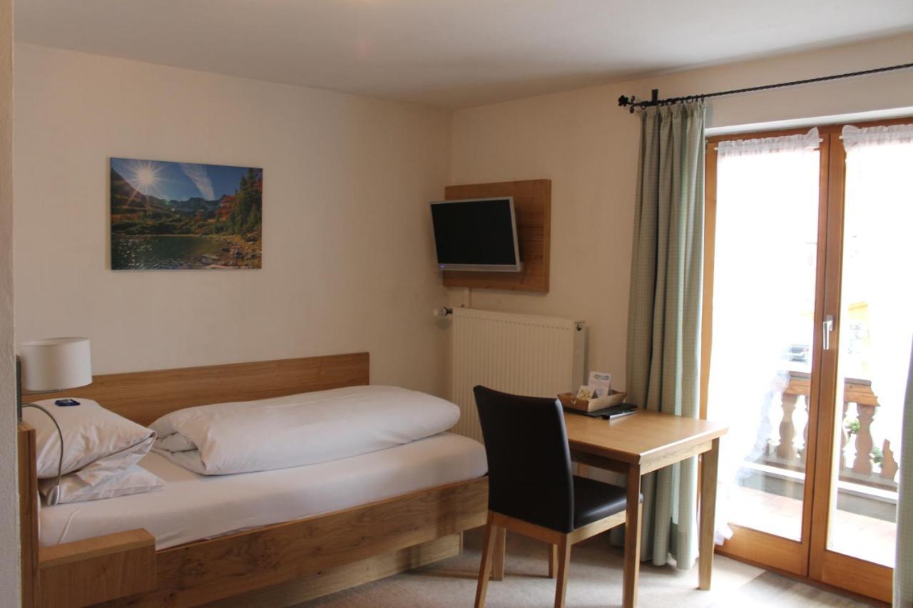 Fruehstueckspension Gaestehaus Zum Weissen Roessl Wallgau Exteriér fotografie