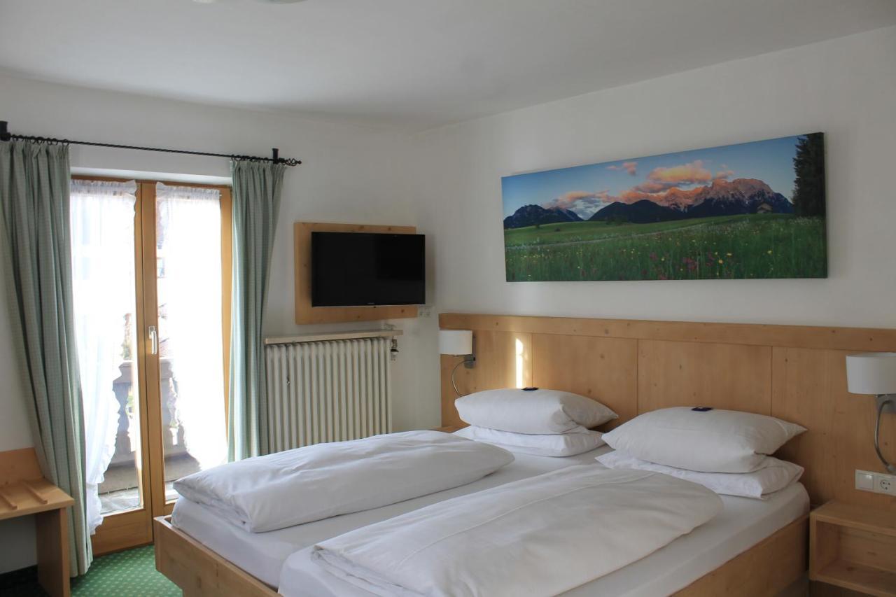Fruehstueckspension Gaestehaus Zum Weissen Roessl Wallgau Exteriér fotografie