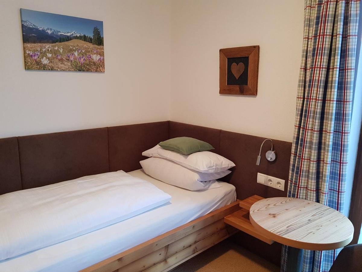Fruehstueckspension Gaestehaus Zum Weissen Roessl Wallgau Exteriér fotografie