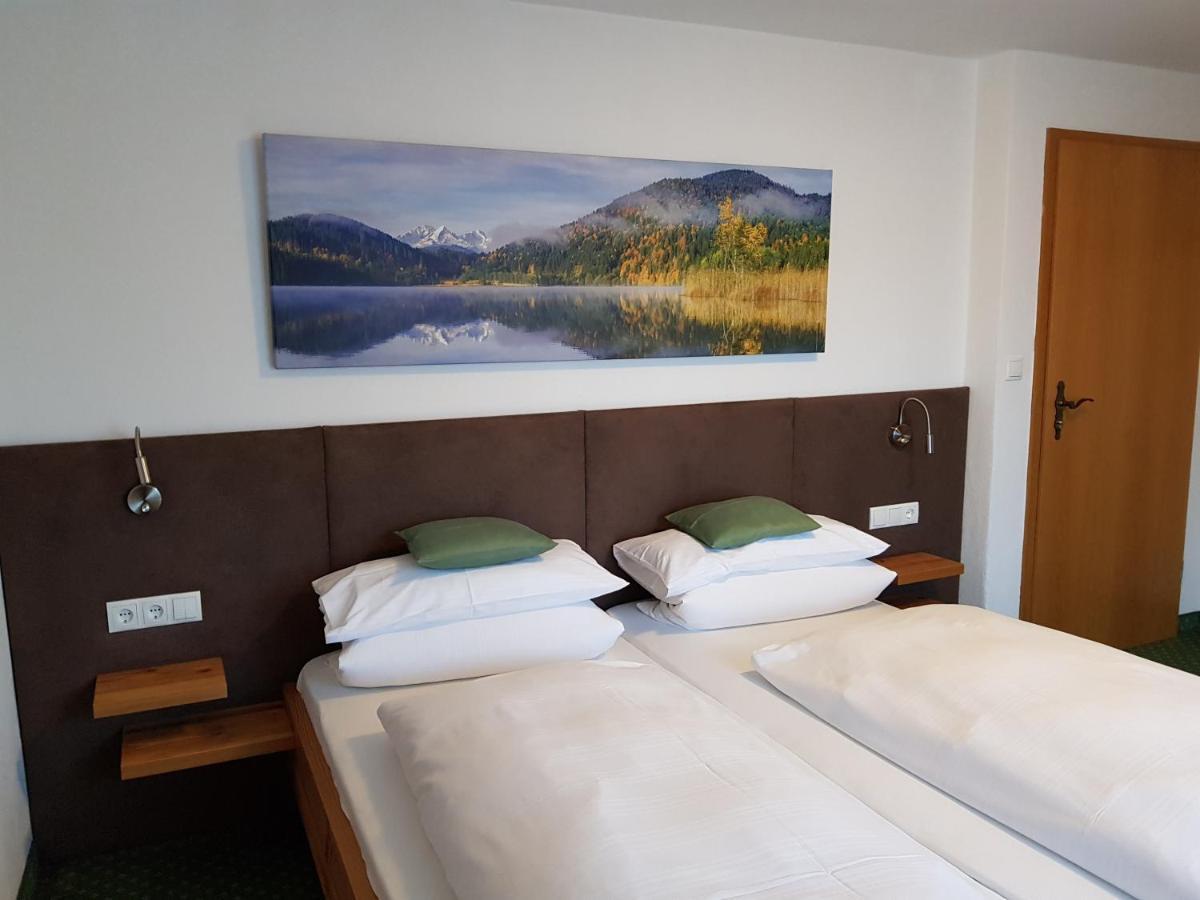 Fruehstueckspension Gaestehaus Zum Weissen Roessl Wallgau Exteriér fotografie