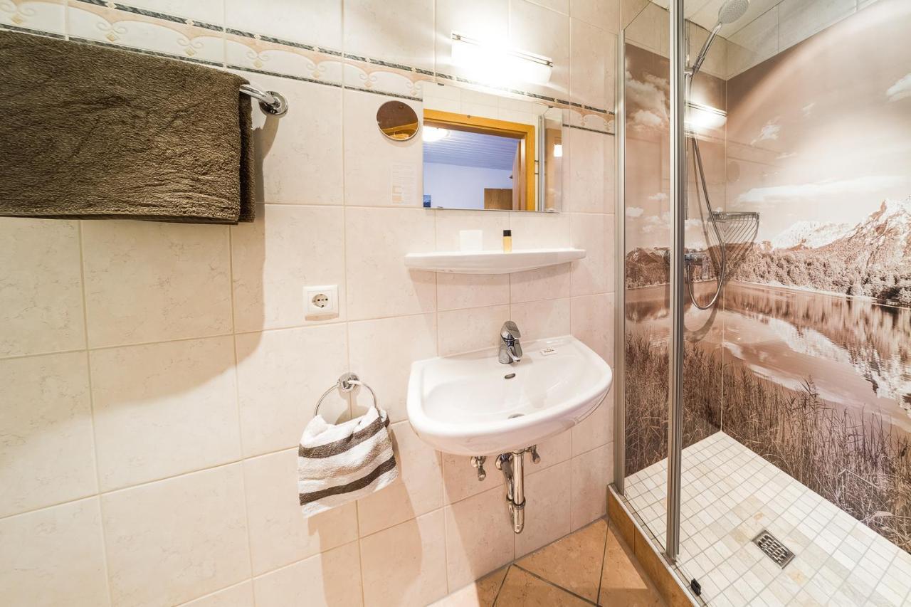 Fruehstueckspension Gaestehaus Zum Weissen Roessl Wallgau Exteriér fotografie