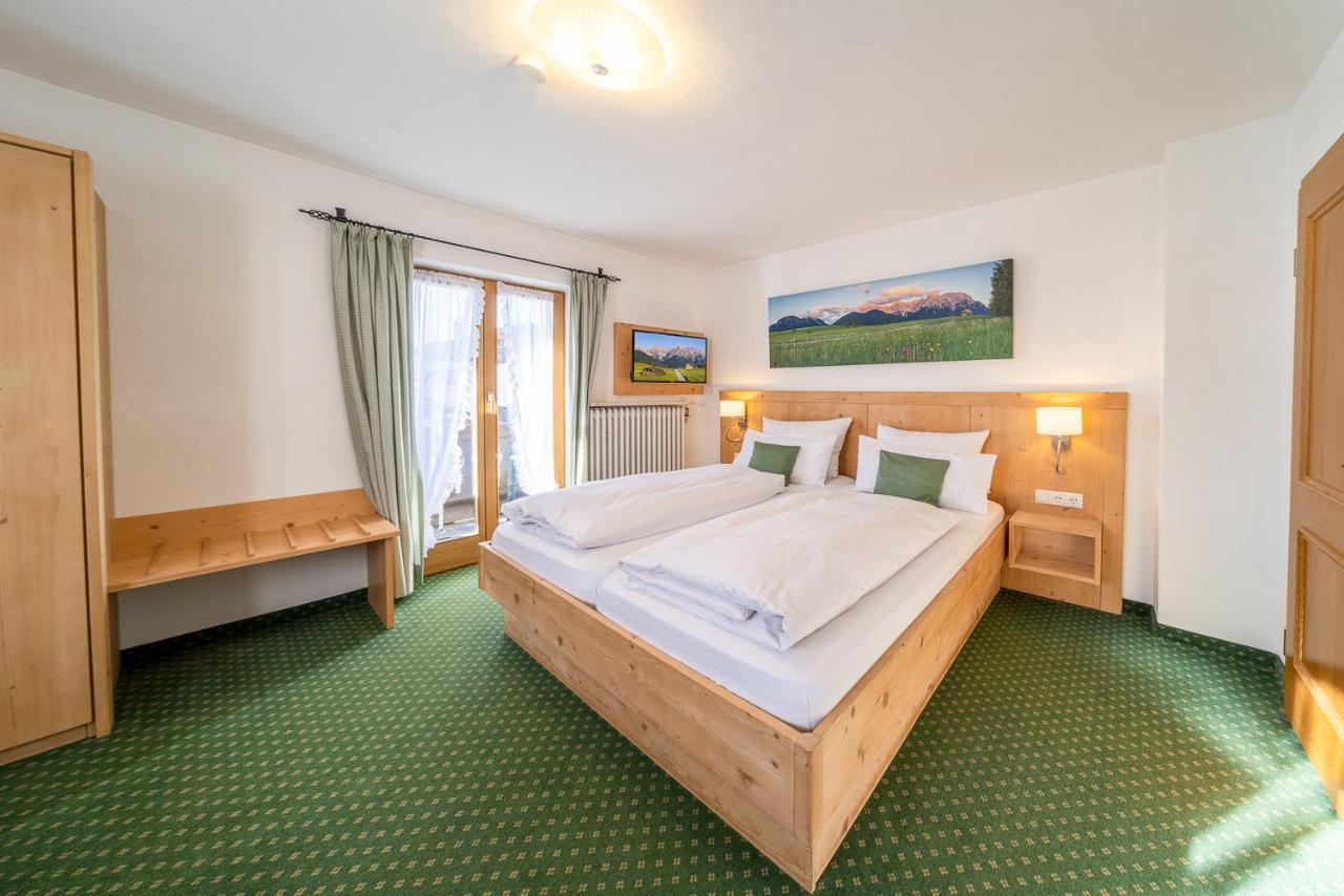 Fruehstueckspension Gaestehaus Zum Weissen Roessl Wallgau Exteriér fotografie