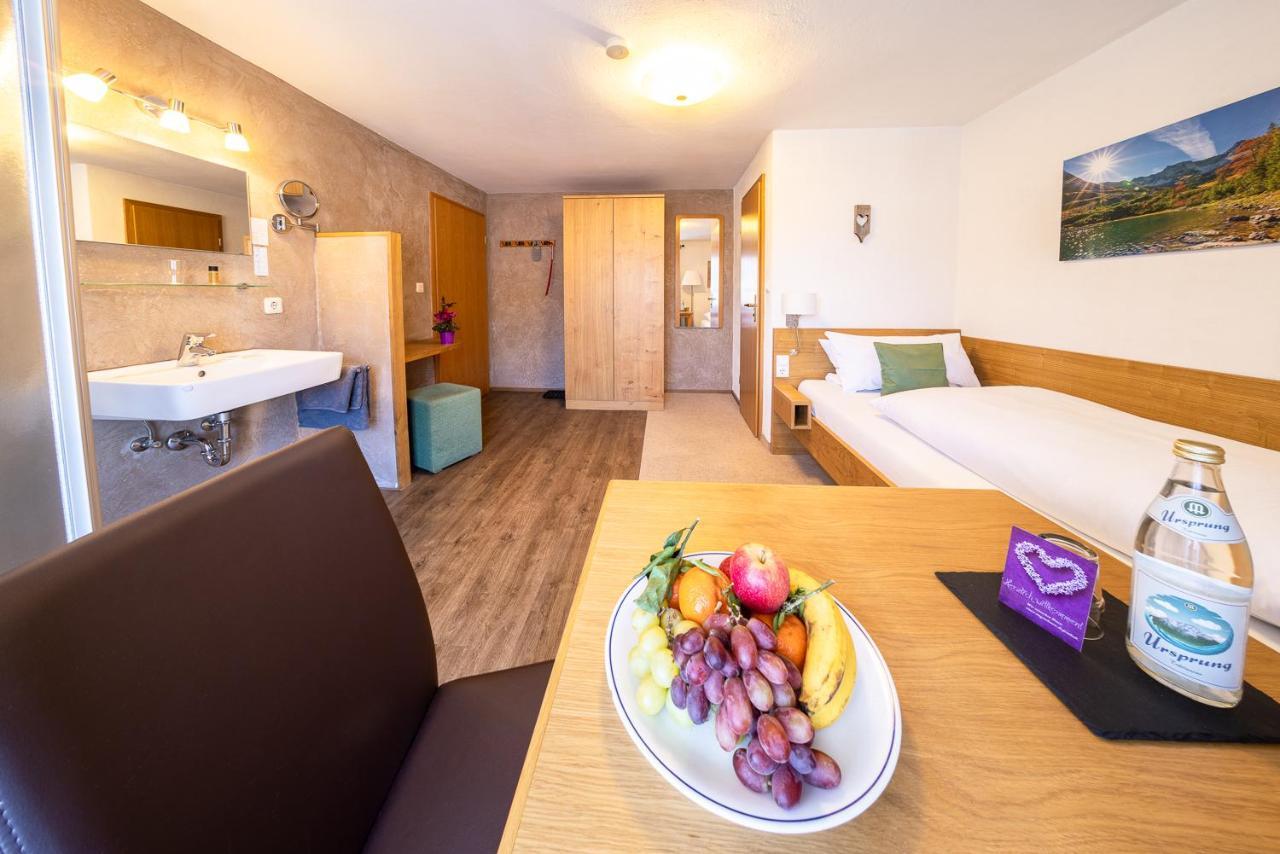Fruehstueckspension Gaestehaus Zum Weissen Roessl Wallgau Exteriér fotografie