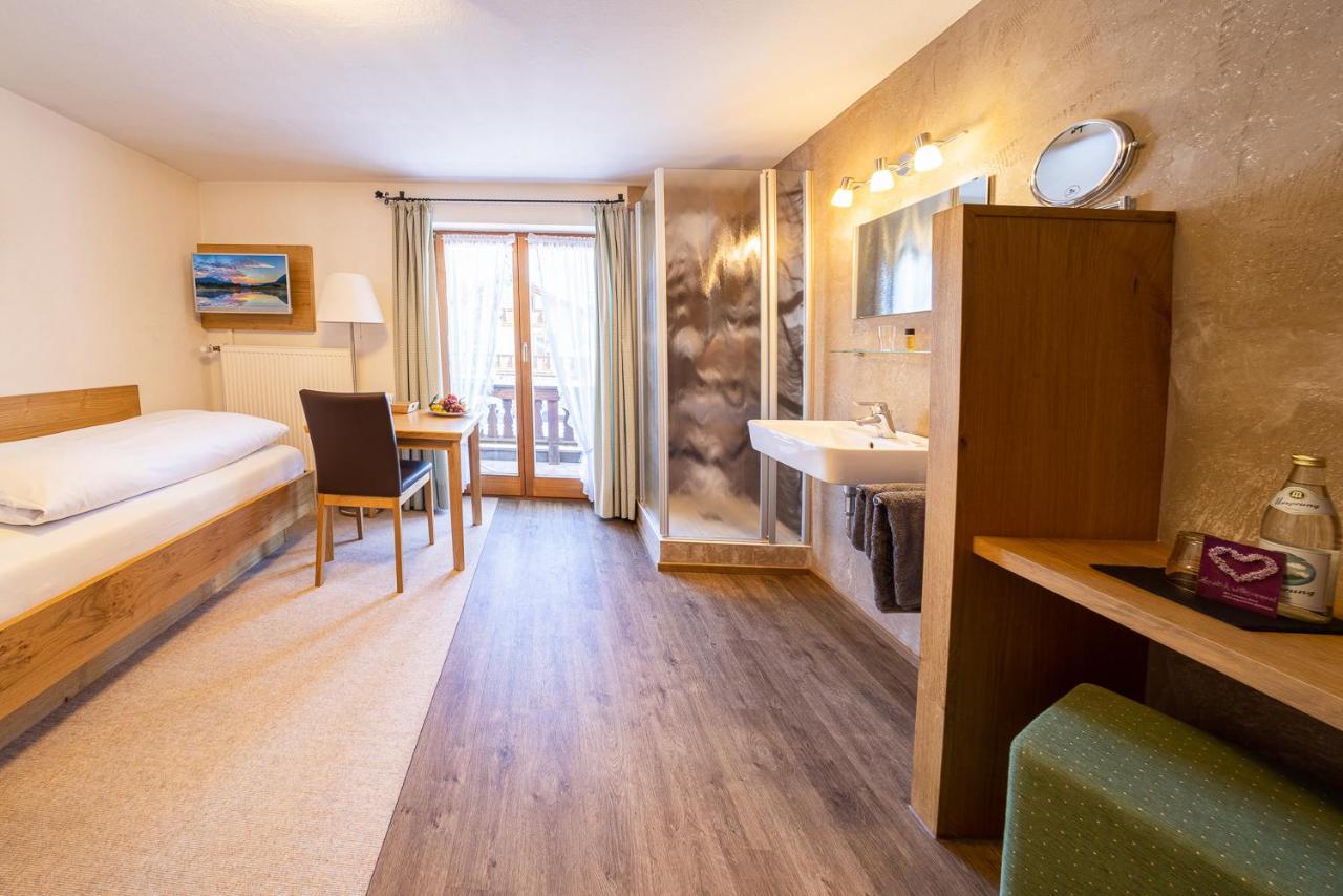 Fruehstueckspension Gaestehaus Zum Weissen Roessl Wallgau Exteriér fotografie