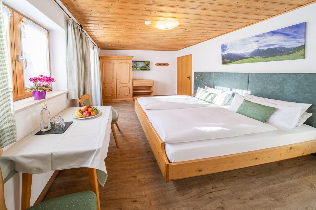 Fruehstueckspension Gaestehaus Zum Weissen Roessl Wallgau Exteriér fotografie