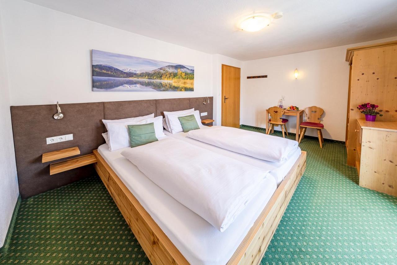 Fruehstueckspension Gaestehaus Zum Weissen Roessl Wallgau Exteriér fotografie