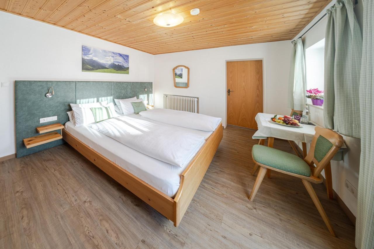 Fruehstueckspension Gaestehaus Zum Weissen Roessl Wallgau Exteriér fotografie