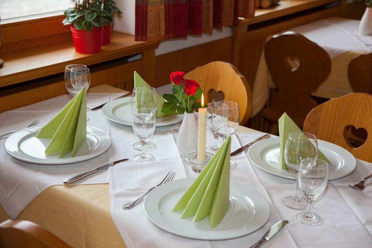 Fruehstueckspension Gaestehaus Zum Weissen Roessl Wallgau Exteriér fotografie