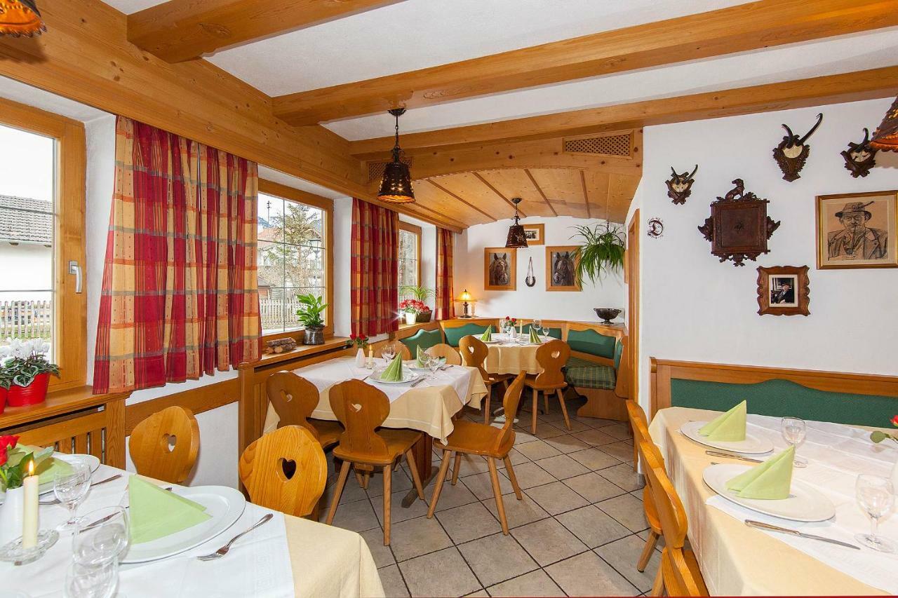 Fruehstueckspension Gaestehaus Zum Weissen Roessl Wallgau Exteriér fotografie